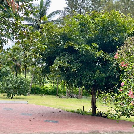 The Shades Holiday Homes Kushālnagar Esterno foto